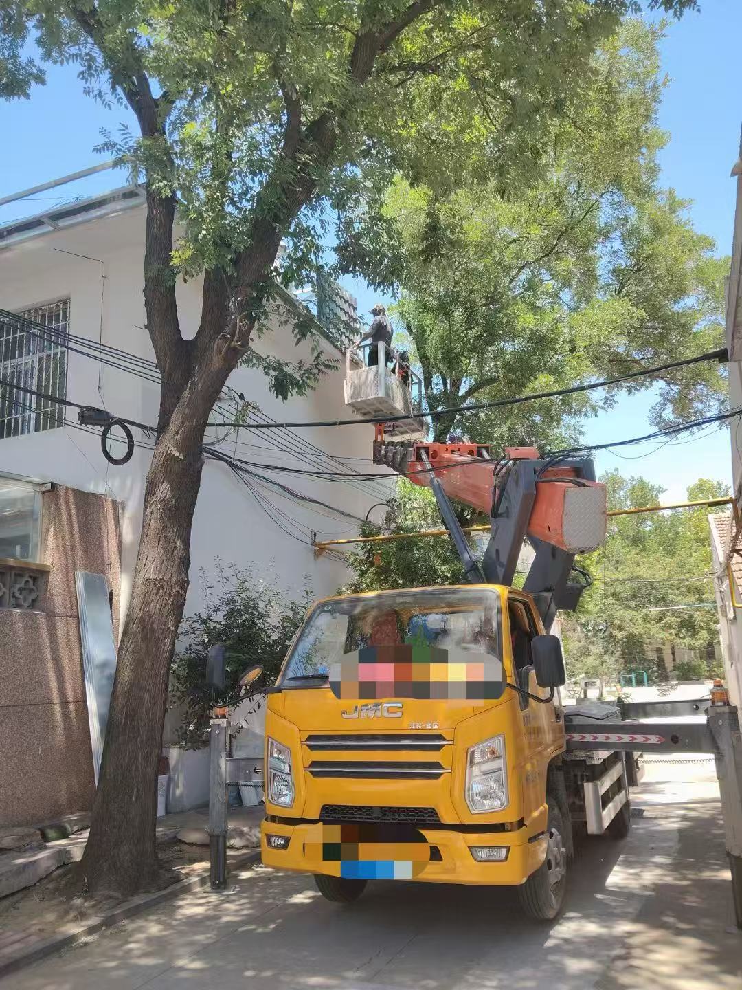 曹县高空作业车能吊装重物吗？最大承载多少公斤？